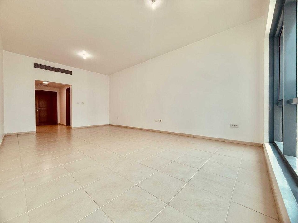 Luxurious & Exclusive Pearl Plaza Tower Near Corniche Beach , Madinat Zayed Abu Dhabi, Abu Dhabi
