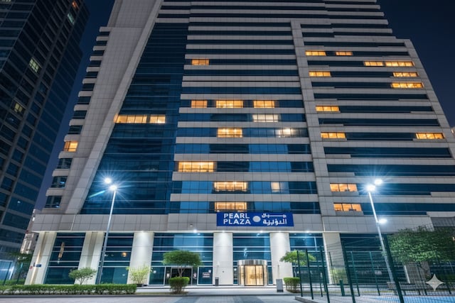 Luxurious & Exclusive Pearl Plaza Tower Near Corniche Beach 