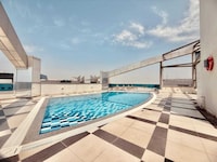 Luxurious & Exclusive Pearl Plaza Tower Near Corniche Beach 