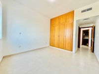 Luxurious & Exclusive Pearl Plaza Tower Near Corniche Beach 