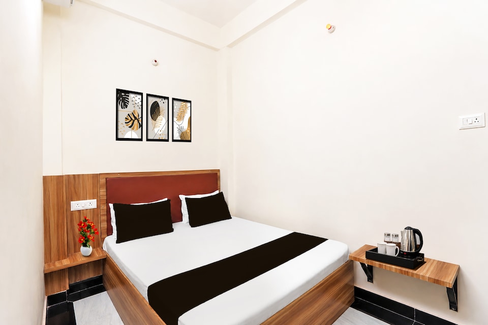 Hotel O RAJ PALACE HOMESTAY B&B, Sarnath Varanasi, Varanasi
