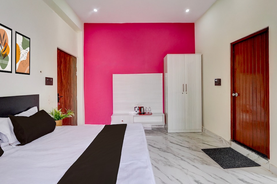 SPOT ON Hotel Suryanjay Inn, Golghar, Gorakhpur