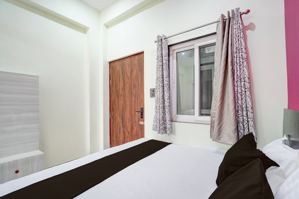 SPOT ON Hotel Suryanjay Inn, Golghar, Gorakhpur
