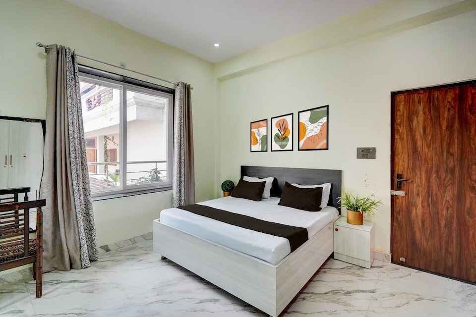 SPOT ON Hotel Suryanjay Inn, Golghar, Gorakhpur