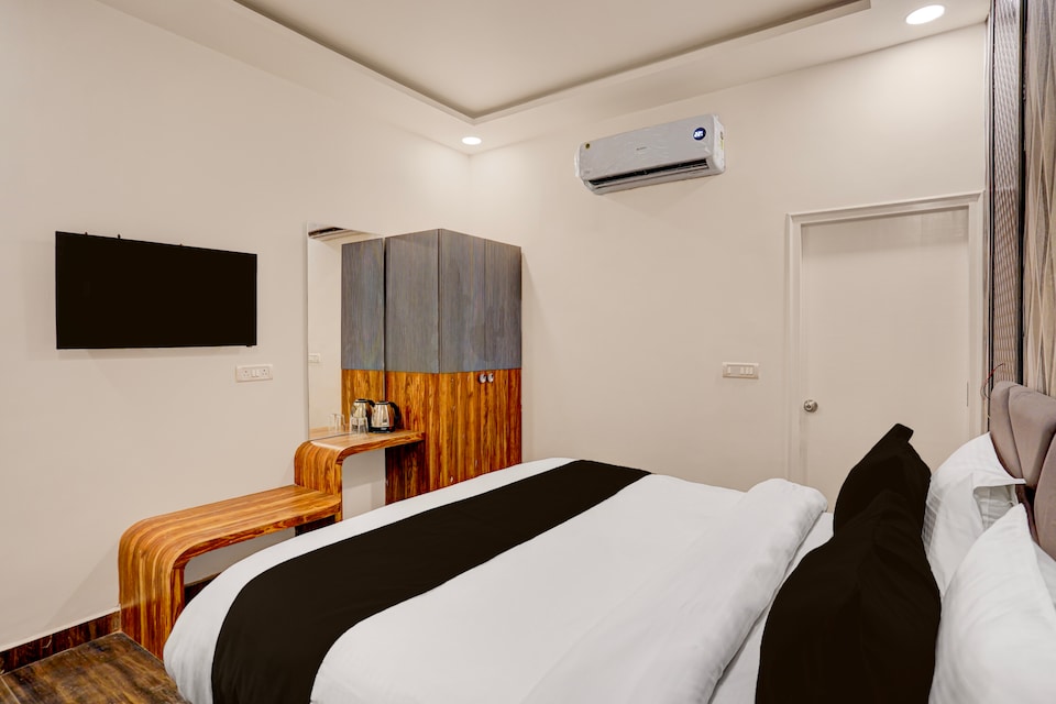 Palette Hotel and Resorts Patrakar Colony Formerly Shree Maruti Tower, Civil Lines - High Court, Prayagraj