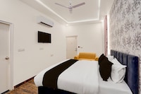 Palette Hotel and Resorts Patrakar Colony Formerly Shree Maruti Tower