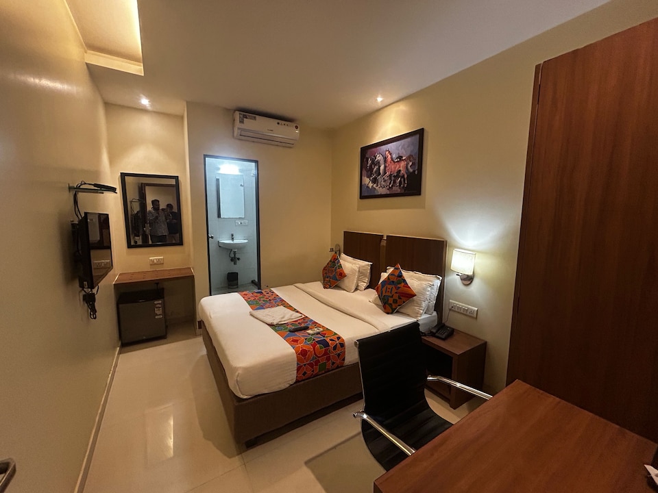 Townhouse MIDC Andheri Formerly Royal international, Mumbai International Airport, Mumbai