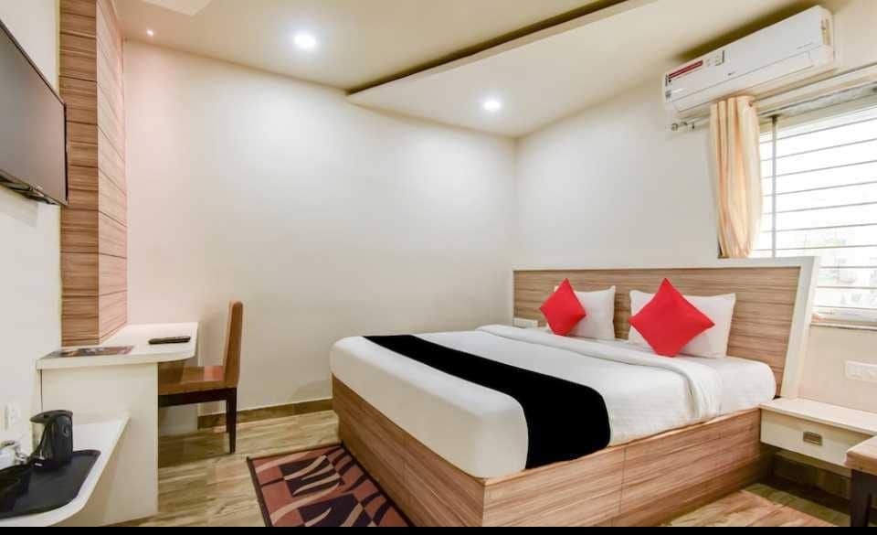 Collection O Gorakhpur Mandir Formerly Pavitra Palace, Golghar, Gorakhpur