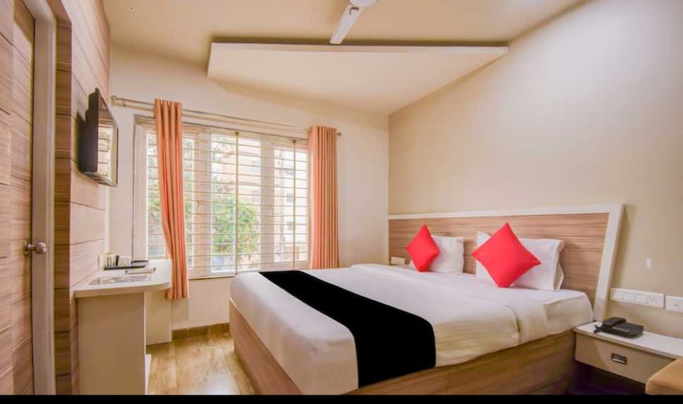 Collection O Gorakhpur Mandir Formerly Pavitra Palace, Golghar, Gorakhpur