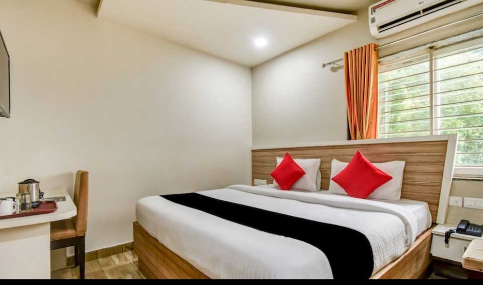 Collection O Gorakhpur Mandir Formerly Pavitra Palace, Golghar, Gorakhpur