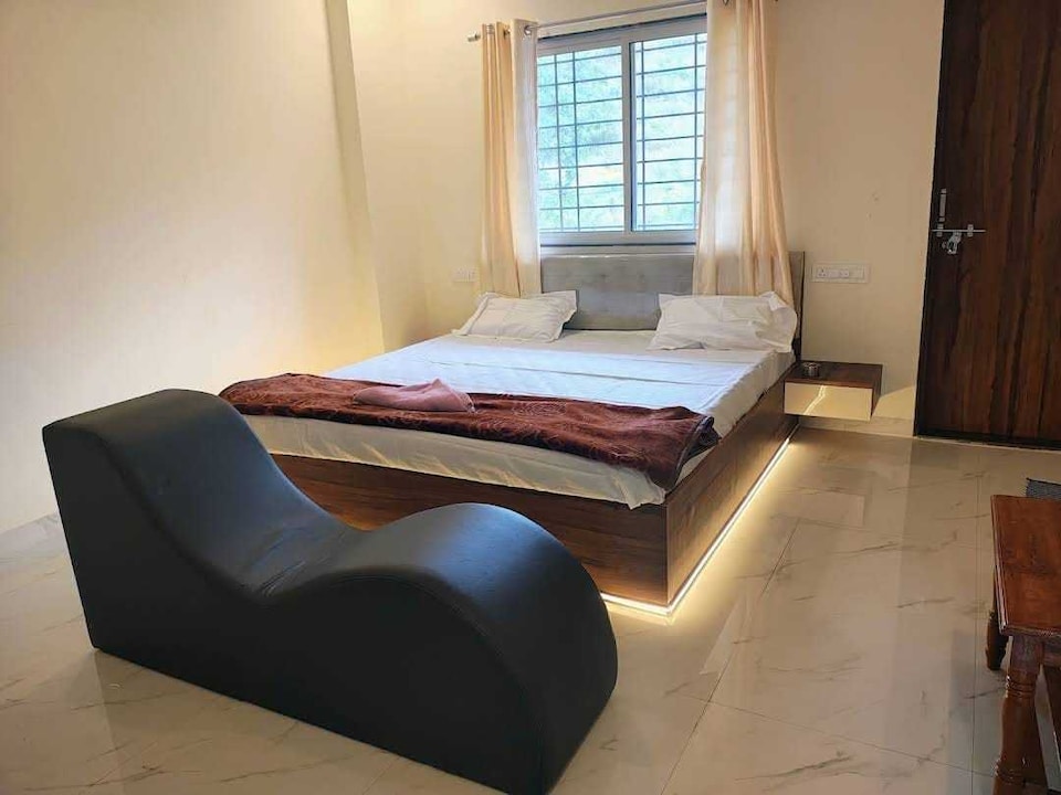 SPOT ON Samadhan executive hotel and loging, Khadakwasla Pune, Pune