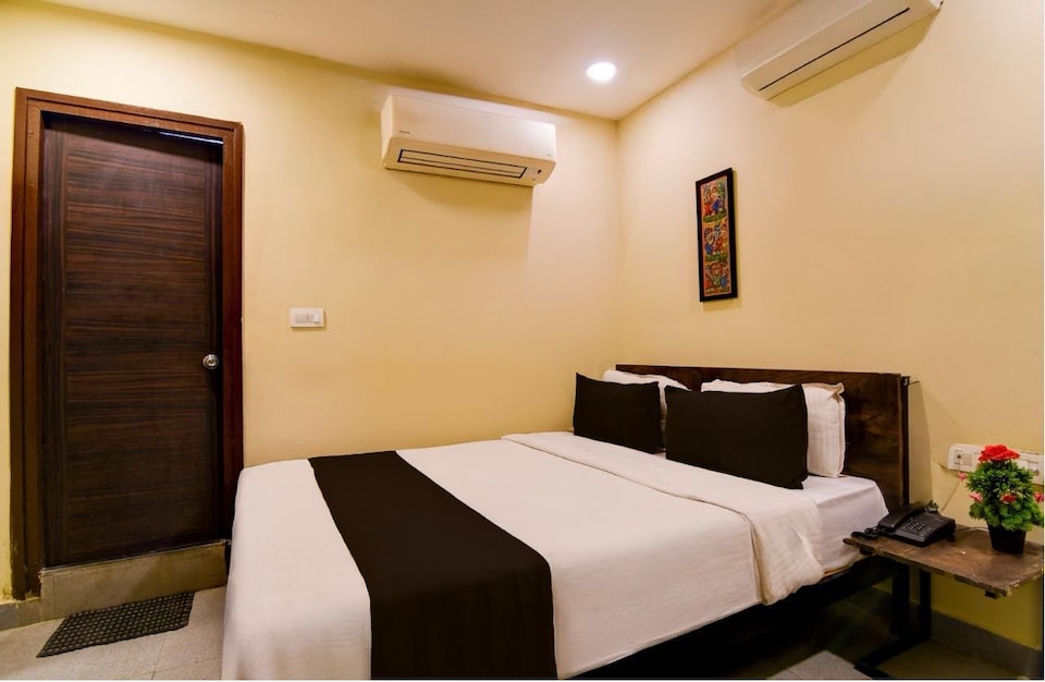 Townhouse AB Block Newtown Formerly Aristro Inn, Rajarhat Kolkata, Kolkata