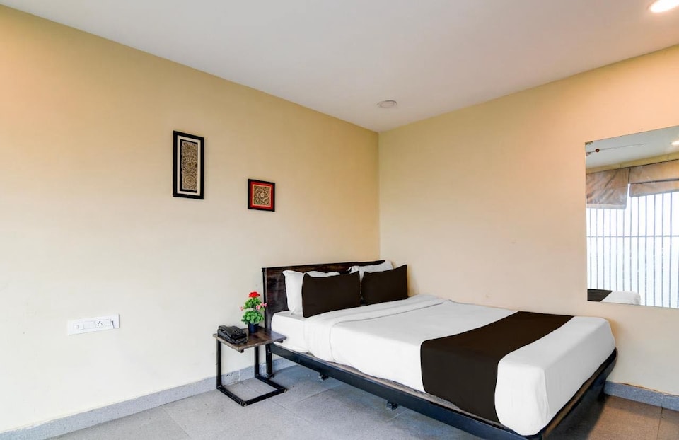 Townhouse AB Block Newtown Formerly Aristro Inn, Rajarhat Kolkata, Kolkata