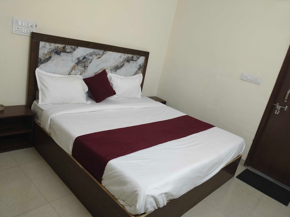 Hotel O  The Metro Inn, Noida City, Noida