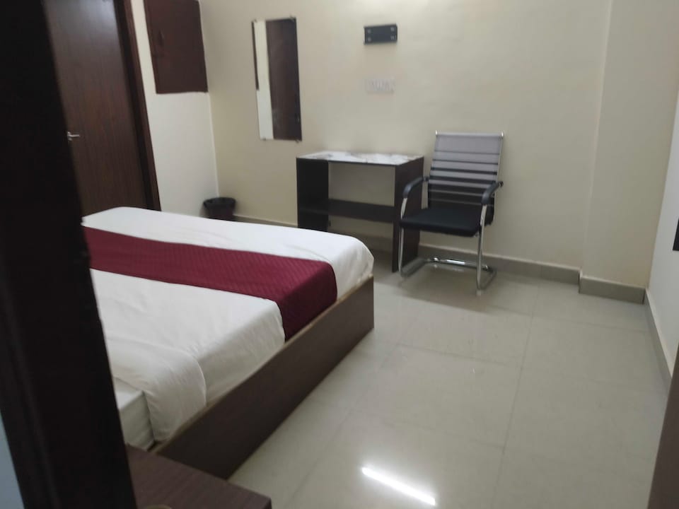 Hotel O  The Metro Inn, Noida City, Noida