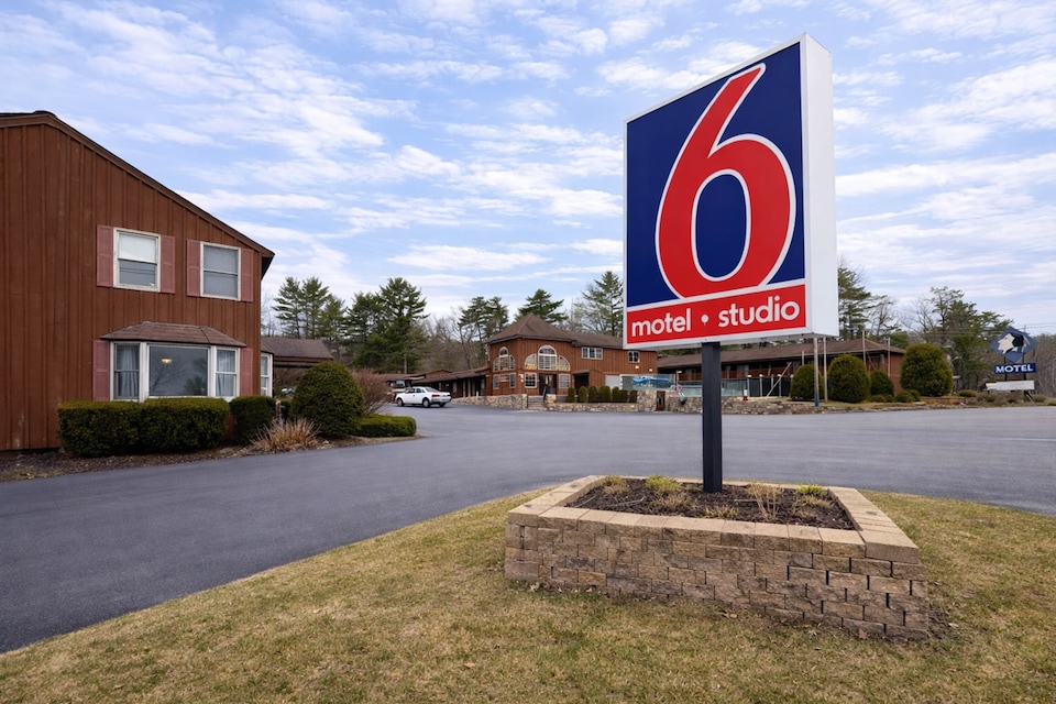Studio 6 Lake George, NY - Adirondacks, C12845-5, Albany NY