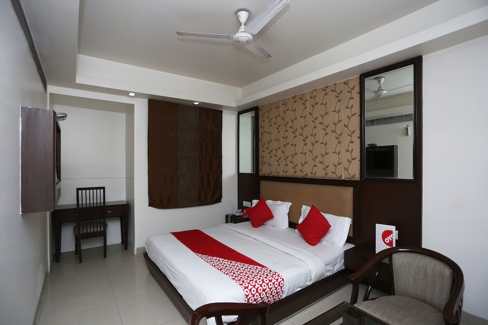 OYO 13758 XS Residency, Vaishali Kaushambi Metro, Ghaziabad
