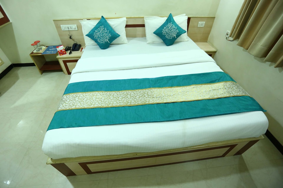 OYO 2590 Hotel Ever Krishna, Dhebar Road, Rajkot