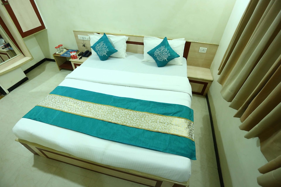 OYO 2590 Hotel Ever Krishna, Dhebar Road, Rajkot