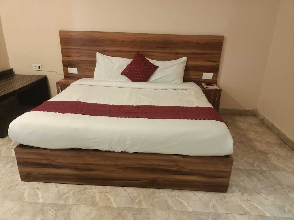 Hotel O The Happiness Hotel, Kanpur Railway Station, Kanpur