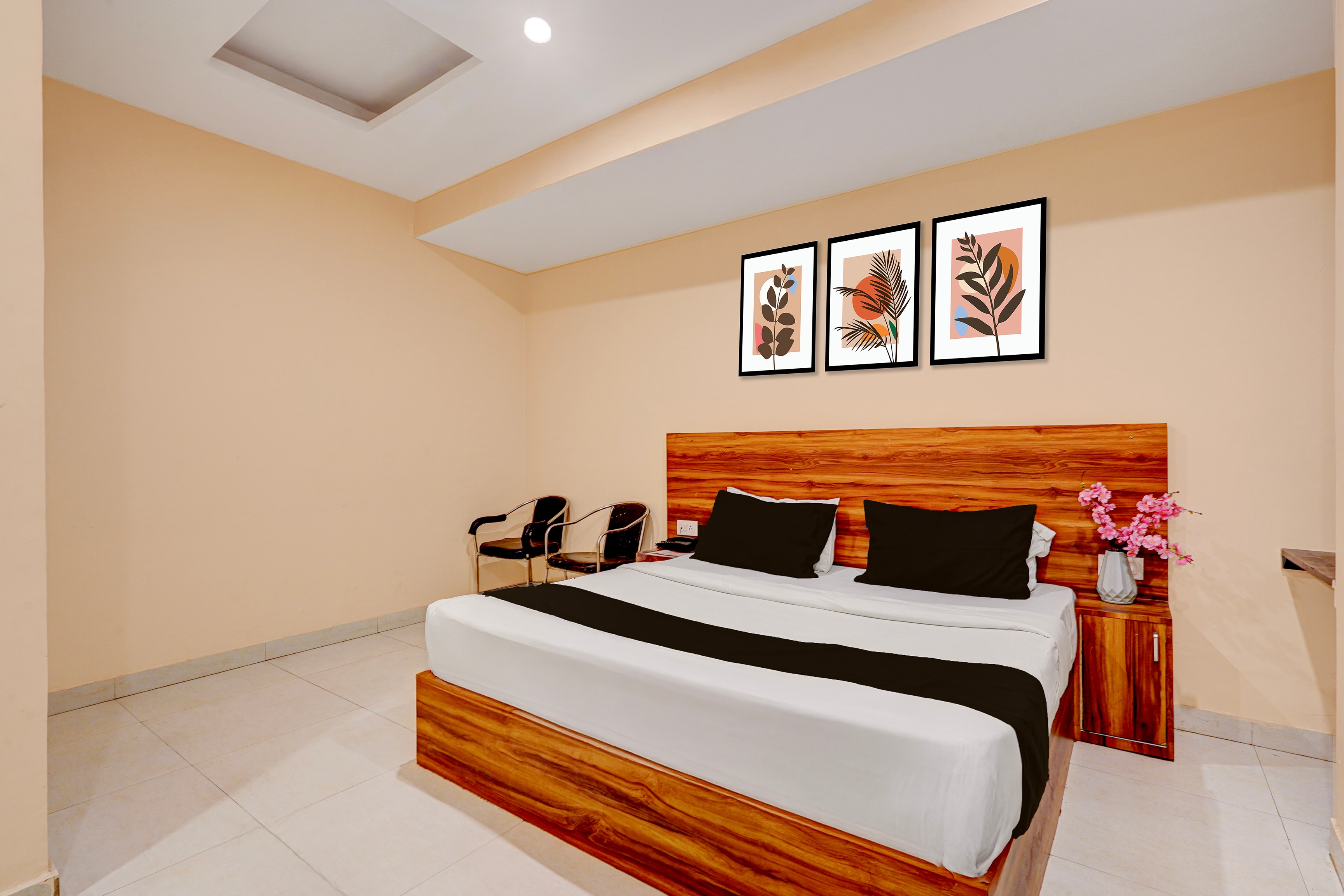 Hotel O The Happiness Hotel, Flagship Kanpur, Book @ ₹1400 - OYO