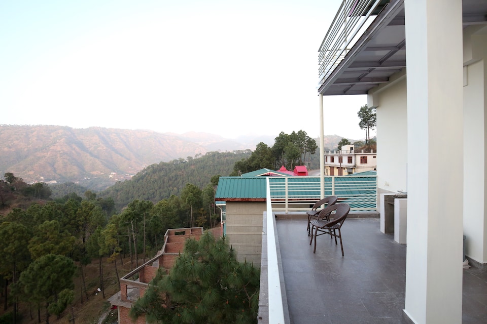OYO Home 13768 Penthouse 3BHK, Kasauli, Kasauli