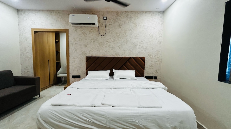 Townhouse Oak Miyapur Road Bachupally Formerly Arcus Suites and Banquets, Kukatpally, Hyderabad