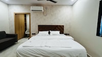 Townhouse Oak Miyapur Road Bachupally Formerly Arcus Suites and Banquets