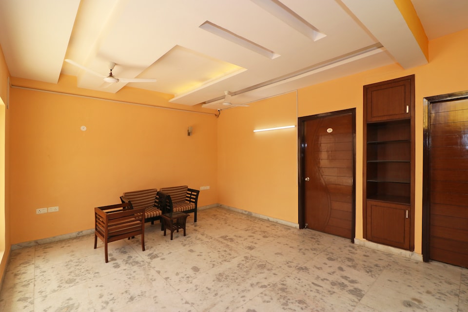 OYO Om Villa Near Omaxe Celebration Mall, Medanta, Gurgaon
