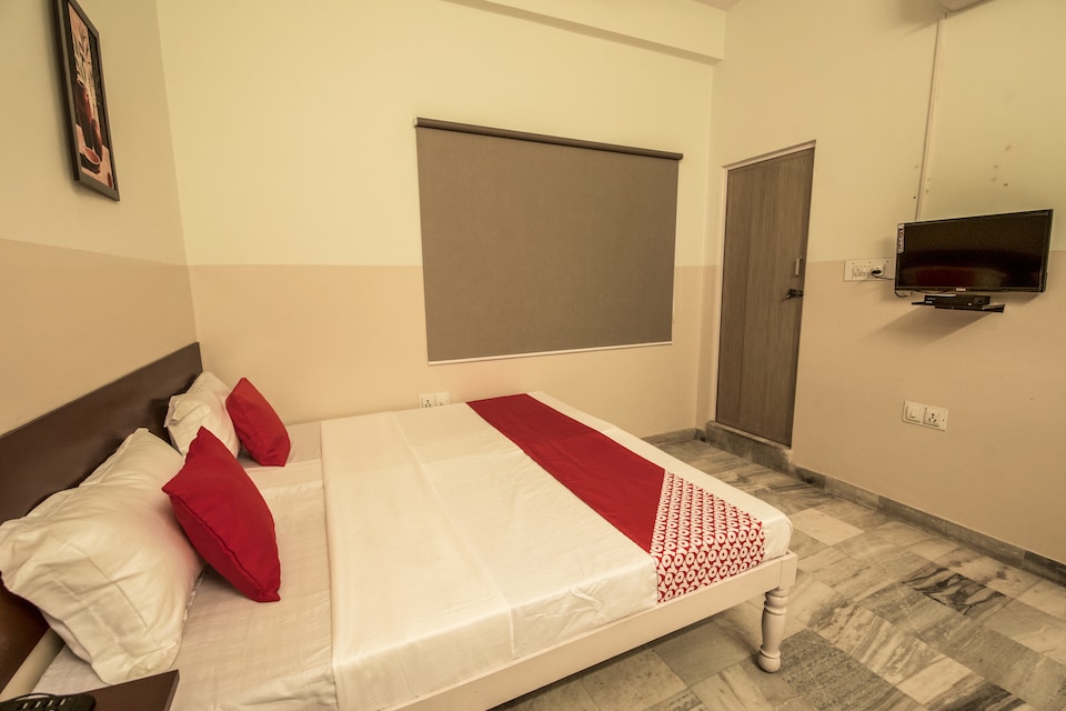 OYO 13790 Hotel Satya Regency, Raja Park Jaipur, Jaipur