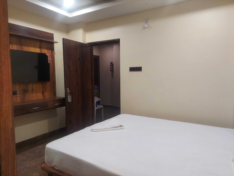 Townhouse Patipukur Railway Station Formerly Anushka Guest House, VIP Road Kolkata, Kolkata