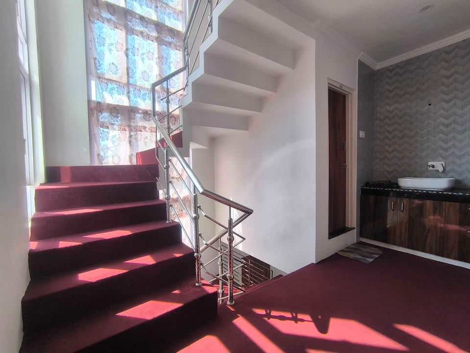 Hotel O Wave Inn, Nishat, Srinagar