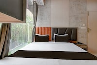 Collection O Park Street Road Formerly SR Royale