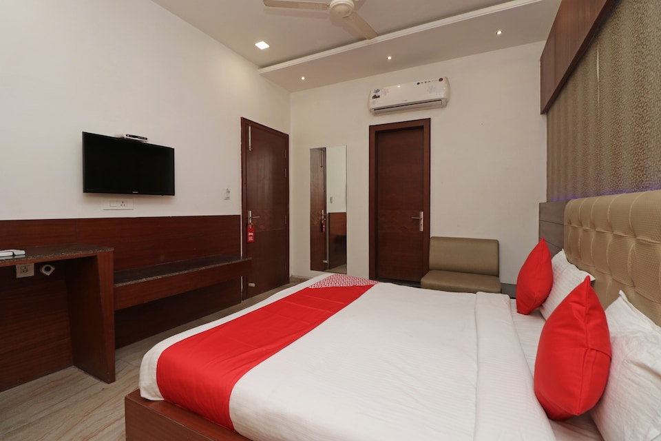 Hotel O Kanchan Residency, SBI Chauraha Mathura, Mathura