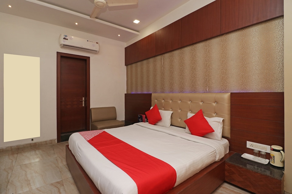 Hotel O Kanchan Residency, SBI Chauraha Mathura, Mathura