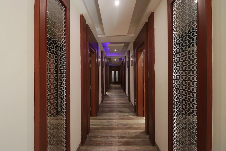 Hotel O Kanchan Residency, SBI Chauraha Mathura, Mathura