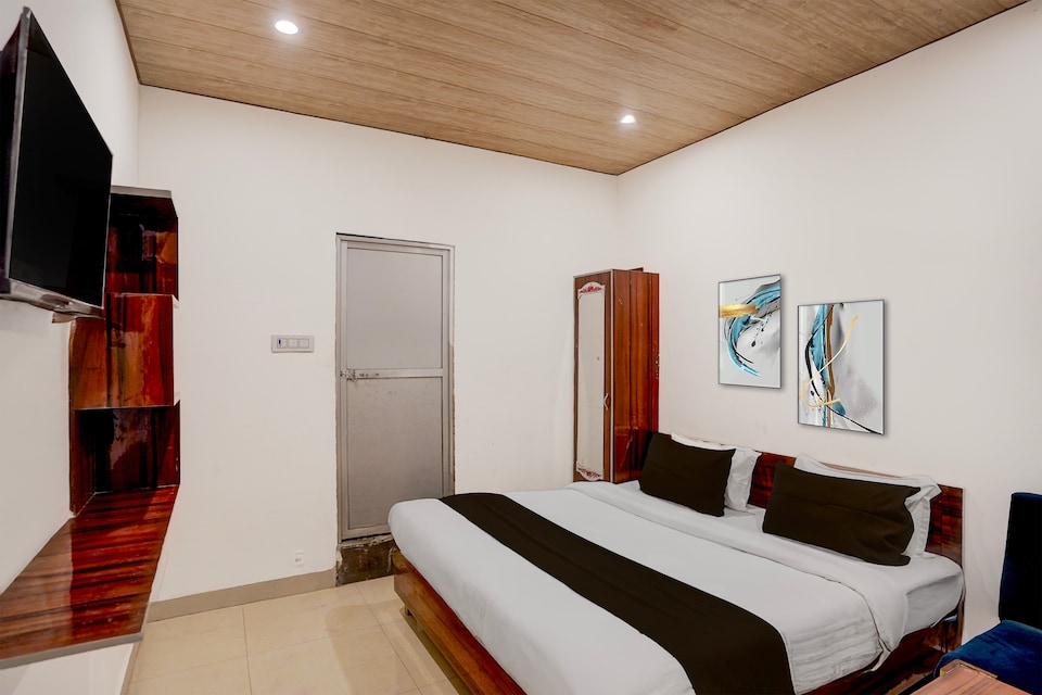 SPOT ON Hotel Sanskar Inn , Golghar, Gorakhpur