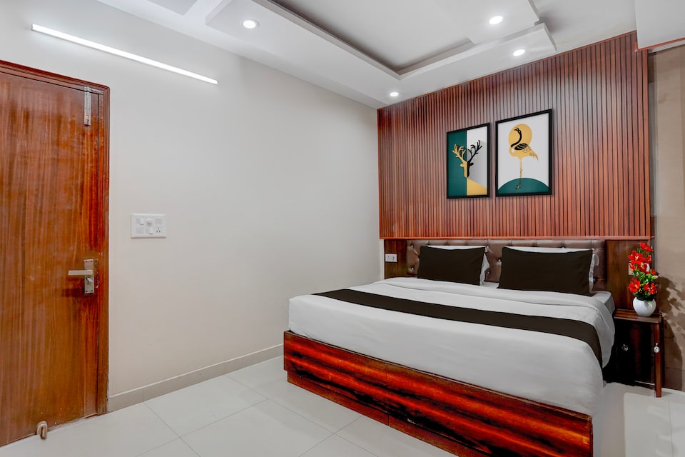 Super Townhouse Oak ISBT Bus Terminal Dehradun Formerly Hotel Himalayan, Dehradun ISBT, देहरादून