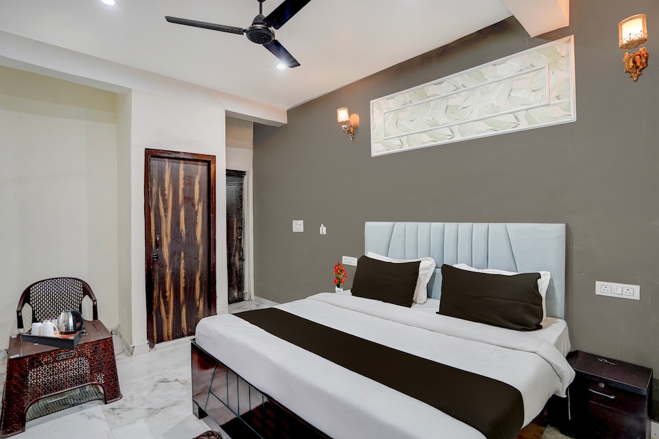 Hotel O Gaur City Centre Noida Formerly Dreamland Residency, Noida Expressway SEZ, Noida