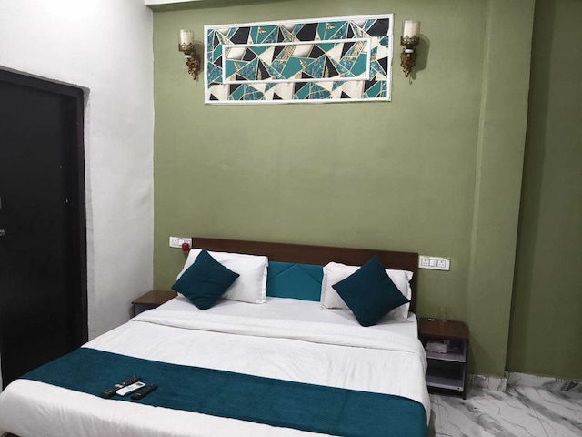 Hotel O Gaur City Centre Noida Formerly Dreamland Residency