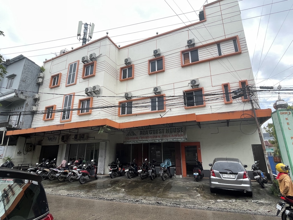 Hotel O near Mall Panakkukang formerly Aza Guesthouse, Panakkukang, Makassar