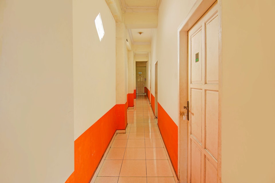 Hotel O near Mall Panakkukang formerly Aza Guesthouse, Panakkukang, Makassar