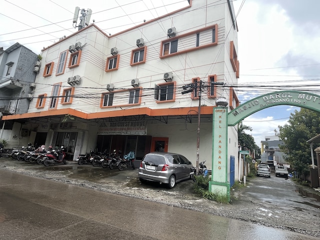 Hotel O near Mall Panakkukang formerly Aza Guesthouse