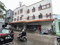 Hotel O near Mall Panakkukang formerly Aza Guesthouse