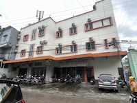 Hotel O near Mall Panakkukang formerly Aza Guesthouse