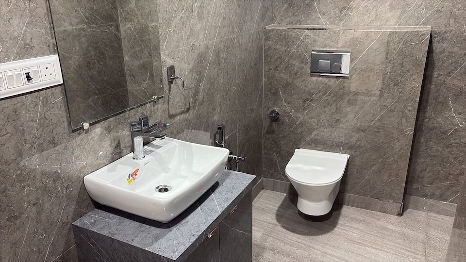 Hotel O royal palace, Paschim Vihar Delhi, Delhi