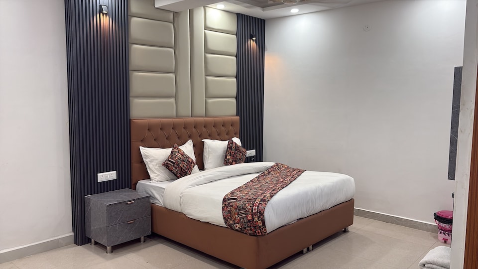 Hotel O royal palace, Paschim Vihar Delhi, Delhi