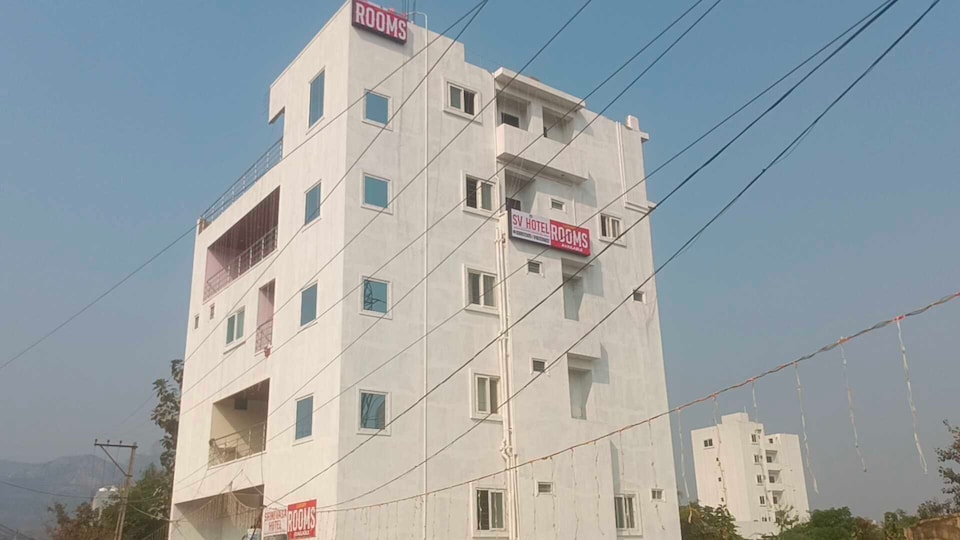 Hotel O SRINIVASA HOTEL LUXURY ROOMS , Transit Tirupati, Tirupati