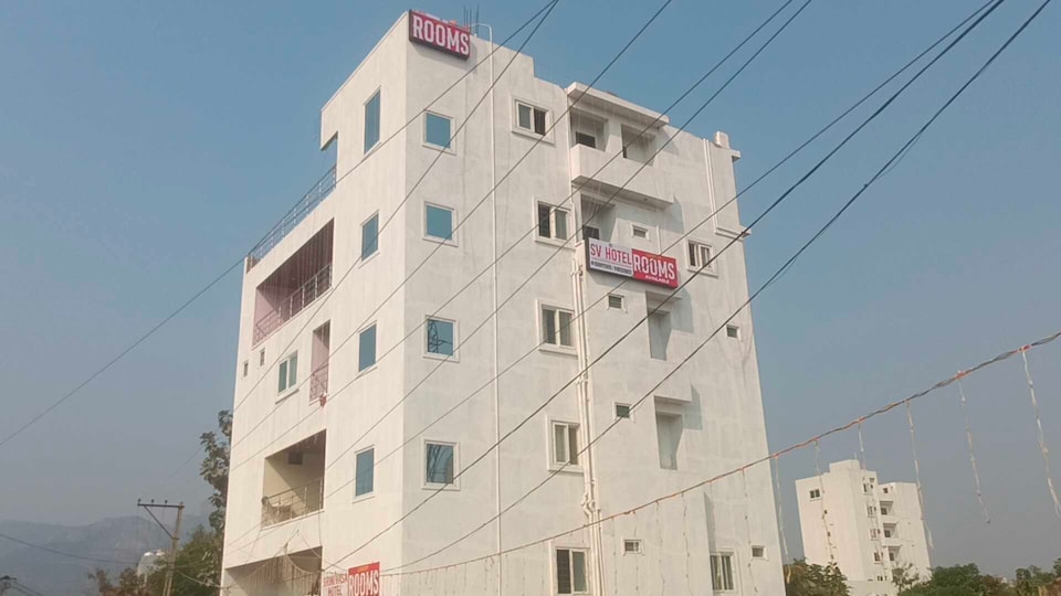 Hotel O SRINIVASA HOTEL LUXURY ROOMS , Transit Tirupati, Tirupati