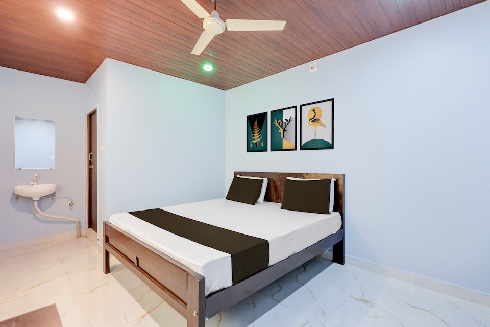 Hotel O SRINIVASA HOTEL LUXURY ROOMS , Transit Tirupati, Tirupati